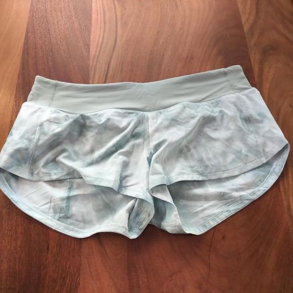Lululemon Speed Up Low-Rise Lined Short 2.5" - Picture 2 of 7